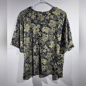 Binder Sportswear black and green floral pull over top